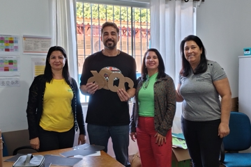 Visitas periódicas e atendimento presencial + remoto para todas as escolas